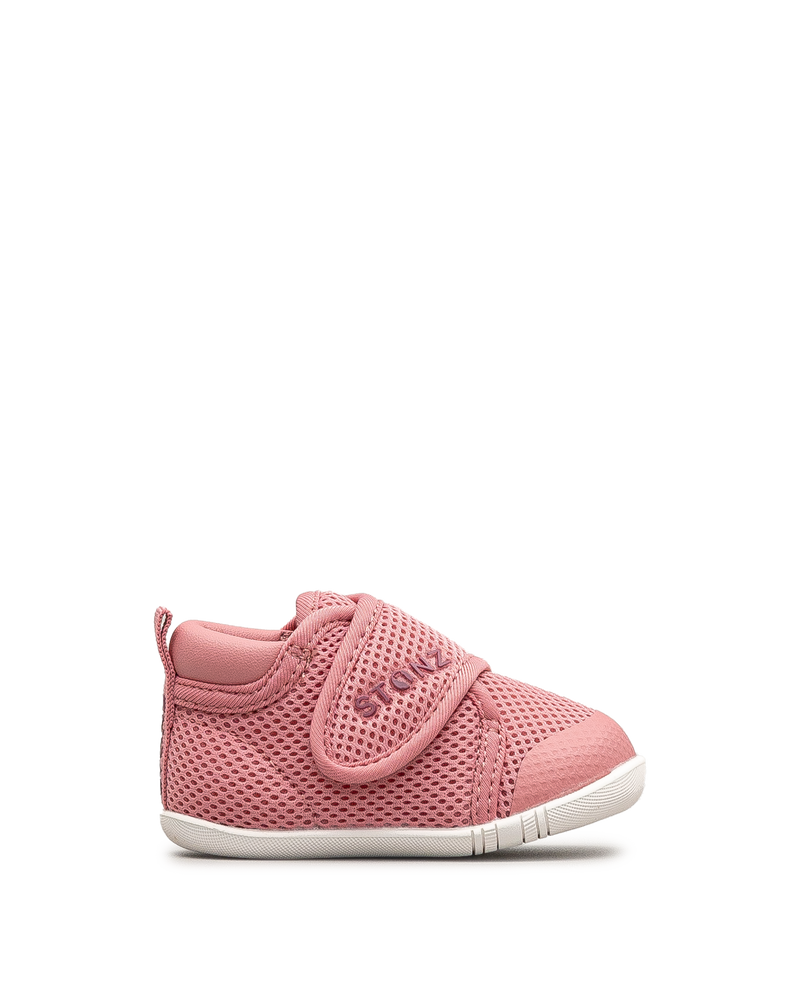 Vue latérale de la chaussure Stonz Cruiser Original bébé rose pâle